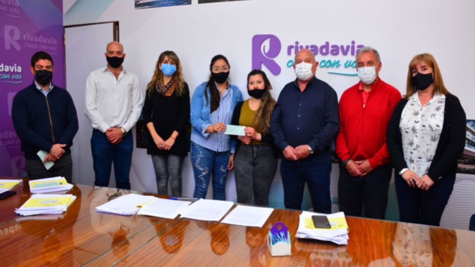 Rivadavia entregó cheques del programa municipal de microcréditos